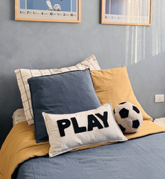 Ambiente divertido y deportivo en el cuarto de tu hijo con nuestro almohadón pelota fútbol