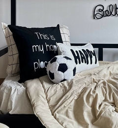Crea un ambiente de fútbol en el cuarto de tu hijo con nuestro almohadón pelota y la luz de noche Futbol!