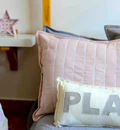 Almohadones Tusor RAYAS, ideales para deco infantil y juvenil. Disponibles en 3 tamaños y varios colores. Personaliza tu habitación con estilo y comodidad, combinalos con opciones lisas o estampadas para una Deco soñada!