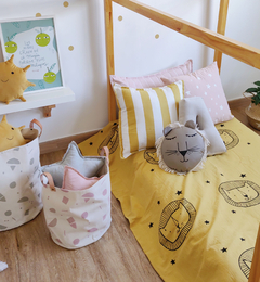 Almohadones Tusor MIL RAYAS, ideales para deco infantil y juvenil. Disponibles en 3 tamaños y varios colores. Personalizá la habitación de tus chicos con estilo y comodidad, combinalos con opciones lisas o estampadas para una Deco soñada!