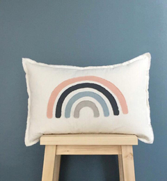 Almohadón Arcoiris para chicos, gamas de colores que van a amar! Los arcoiris son una de las temáticas preferidas para habitaciones infantiles! Suma alegría a la Deco Infantil de tu casa!