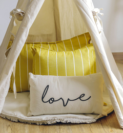 Almohadones Tusor RAYAS, ideales para deco infantil y juvenil. Disponibles en 3 tamaños y varios colores. Personaliza tu habitación con estilo y comodidad, combinalos con opciones lisas o estampadas para una Deco soñada!