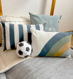 Almohadón Iris para chicos, con un diseño inspirado en el arcoiris que les va a encantar! Suma alegria y color a la Deco Infantil de tu casa!