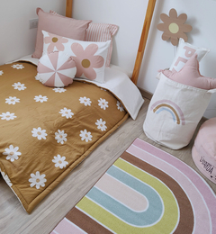 Iluminación cálida y acogedora de la Luz de noche Margarita Madera,  diseño que combina la madera natural con las margaritas, una de las tendencias más populares en decoración infantil