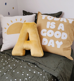 Almohadón Letras en pana suavecita! Letras grandes y coloridas para adolescentes, niños y bebés! Todos aman tener sus iniciales en la Deco de su habitación