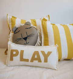 ¡Dale un toque canchero y divertido a la Deco de tus chicos! Nuestro almohadón Play es perfecto para agregar un toque de color y personalidad a tu habitación. Es ideal para peques y adolescentes sumando diversión en su decoración.