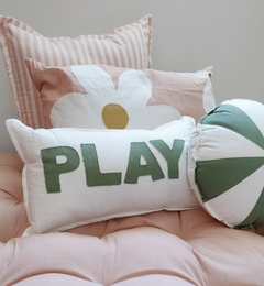 ¡Dale un toque canchero y divertido a la Deco de tus chicos! Nuestro almohadón Play es perfecto para agregar un toque de color y personalidad a tu habitación. Es ideal para peques y adolescentes sumando diversión en su decoración.