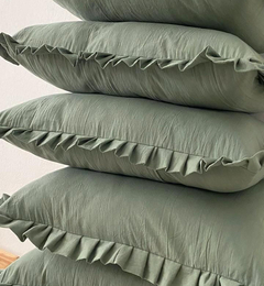 El Almohadón Volados suma un toque de estilo y comodidad a la habitación de tus chicos, con su diseño simple pero con mucha personalidad