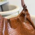 Bolsa Sacola Grande Couro Croco Marrom Bárbara - comprar online