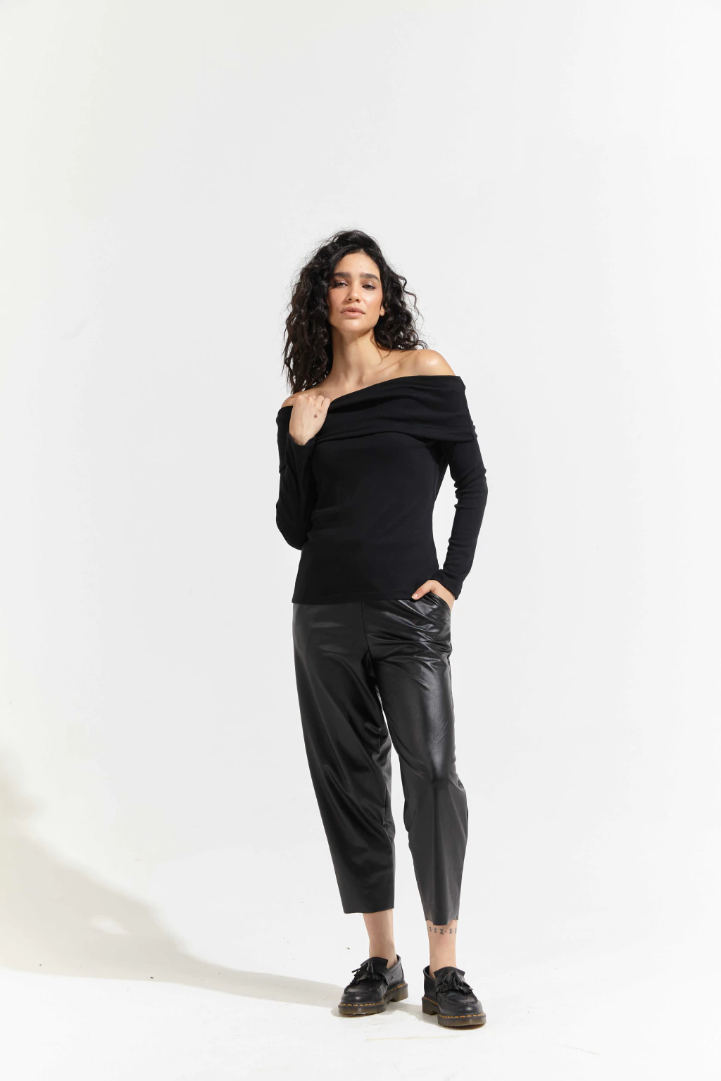 REMERA SKALL - NEGRO