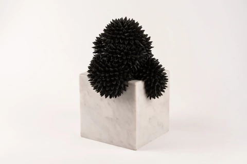 ANDRÉS ANZA. ESCURRIMIENTO PARTIDO. 17 X 17 X 17 CM.