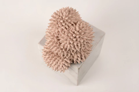 ANDRÉS ANZA. ESCURRIMIENTO CERÁMICO. 16 X 16 X 18 CM.