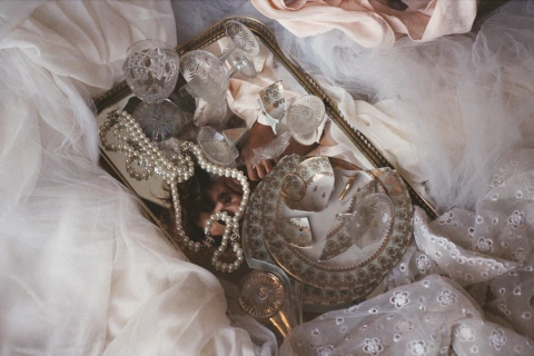 Ani Buero. In wonderland, 25 x 40 cm