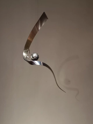Diego Santurio. Serie "Orbitales espaciales", 88 x 25 x 25 cm