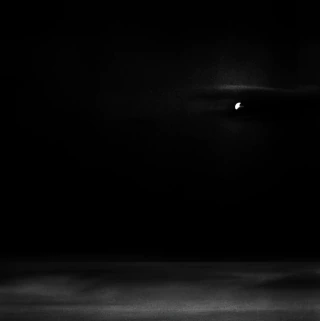 Lola Garcia Berro. La luna y el mar II, 80 x 80 cm - comprar online