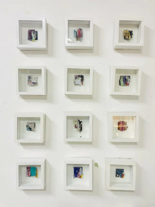 Adriana Rostovsky. Micro-historias III, 15 x 15 x 5 cm - comprar online