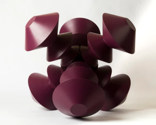 RODRIGO GARAGARZA. MATATENA DE CONOS, 40 x 63 x 63 CM.