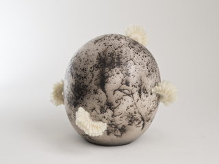 Agustina Garrigou. White saggar Potatoid NIII, 18 x 18 x 16 cm