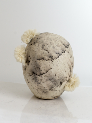 Agustina Garrigou. White saggar Potatoid NIV, 12 x 12 x 15 cm -