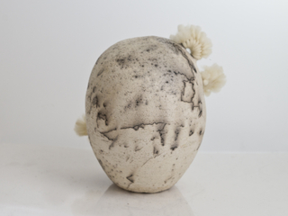 Agustina Garrigou. White saggar Potatoid NIV, 12 x 12 x 15 cm -