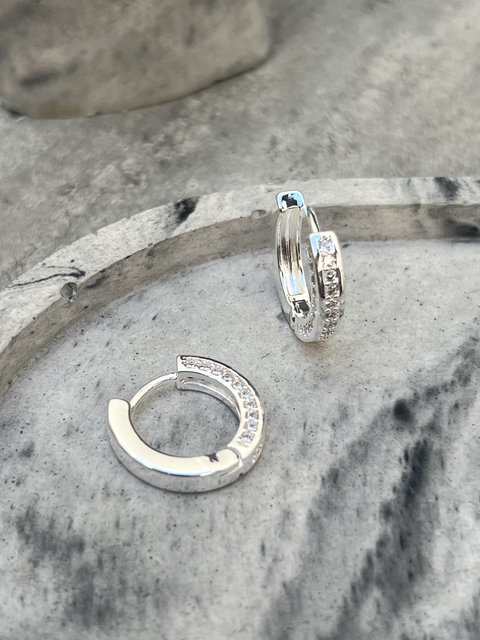 Argollas con doble linea de micropave de acero blanco (par)