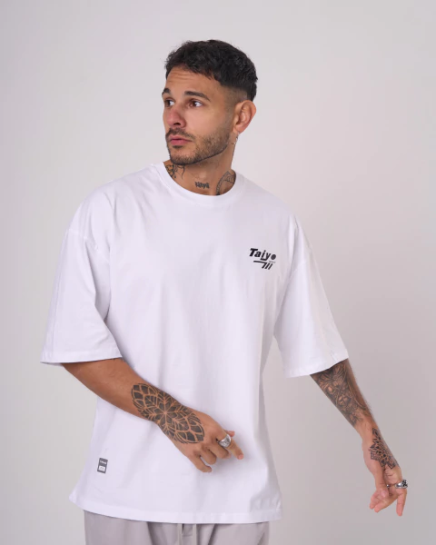 Remera OVER Retro Blanco - comprar online