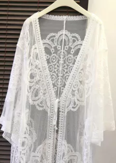 Kimono de encaje labrado en internet