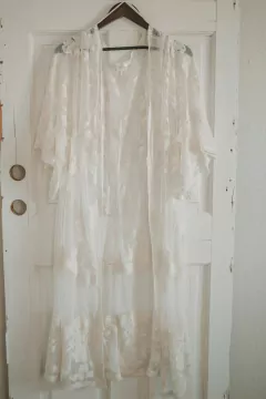 Kimono de encaje labrado