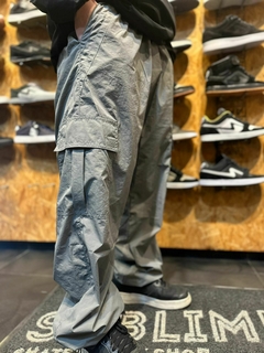PANTALON CARGO OLSON MICROFIBRA (GRIS) en internet