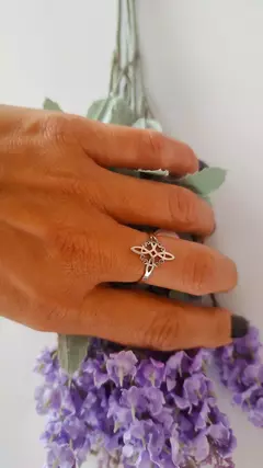 Anillo nudo de bruja
