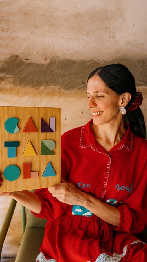 Dani, fundadora e designer da Cantarola