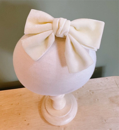 Laço de Veludo 10cm Perna Curta