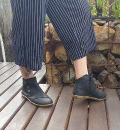 Chapada dos Guimarães, couro soft cacau, sola reciclada serragem. Ref. 001.203. SOB ENCOMENDA - Ipadma