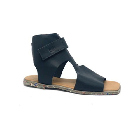 Sandália, couro vegetal preto, sola borrachas recicladas. Ref. 003.1316. SOB ENCOMENDA