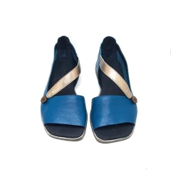 Artemis, couro soft safira e metalizado prata velha, sola borrachas recicladas. Ref. 003.613. SOB ENCOMENDA na internet