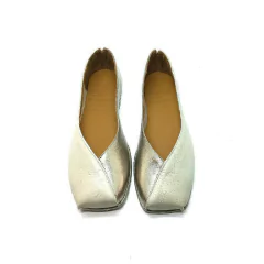 Afrodite, couro lumi mármore e metalizado prata, sola borrachas recicladas. Ref. 004.609. SOB ENCOMENDA - Ipadma