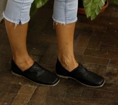 Enrugadinha sapatilha, couro lumi preto, sola borrachas recicladas preta. Ref. 004.824. EM ESTOQUE - loja online