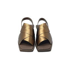 Origami, couro metalizado bronze, sola exclusiva design japonês.. Ref. 012.733. EM ESTOQUE ULTIMO PAR 38 - comprar online