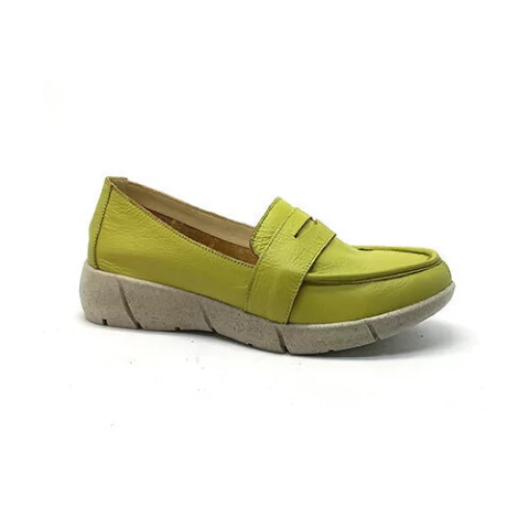 Loafer, couro lumi pistache, sola tratorada borracha expandida com fibra de coco. Ref. 021.1512. SOB ENCOMENDA