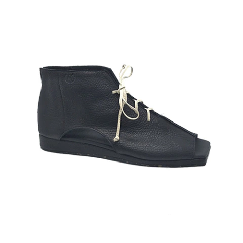 Itatiaia, couro soft preto. Solado anabela. Ref.: 022.615. SOB ENCOMENDA