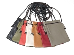 Bolsa Liberdade, couro lumi mármore, formato 15,5 x 19 cm. Alça 64 cm. Ref. 108. SOB ENCOMENDA na internet