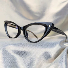 Nancy Black na internet