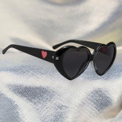 Color Heart Black na internet