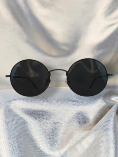 Round Black