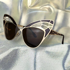 Golden Butterfly na internet