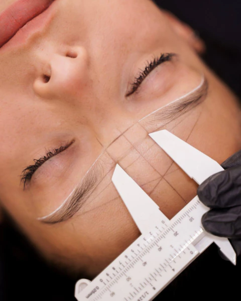 Diseño y Perfilado de cejas simple (incluye botox nutritivo)