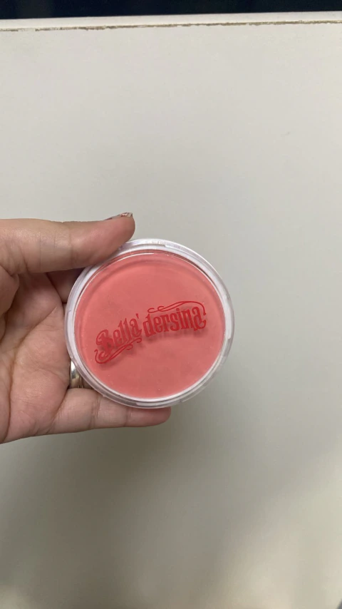 Maquillaje cremoso Bella dersina unicolor en internet
