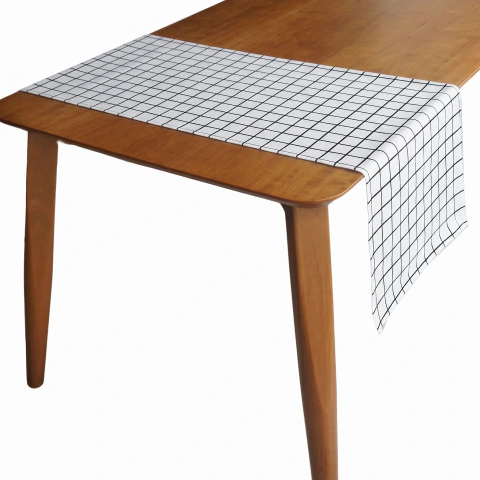 Trilho de Mesa Impermeável Branco Grid Preto (1,50m x 0,50m) - sarja 100% algodão
