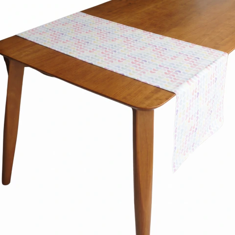 Trilho de Mesa Impermeável Corações Coloridos (1,50m x 0,50m) - sarja 100% algodão