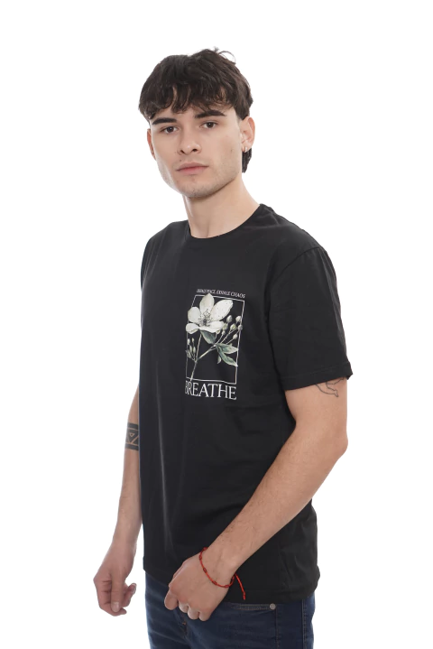 Imagen de Remera Inhale Peace Exhale Chaos MD58 Essentials